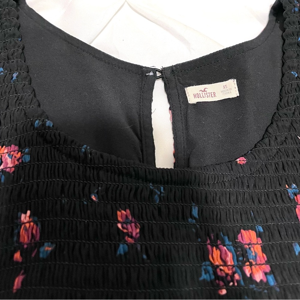 Hollister Black Floral Flutter Sleeved Dress, Size XS, Excellent! - Picture 5 of 11